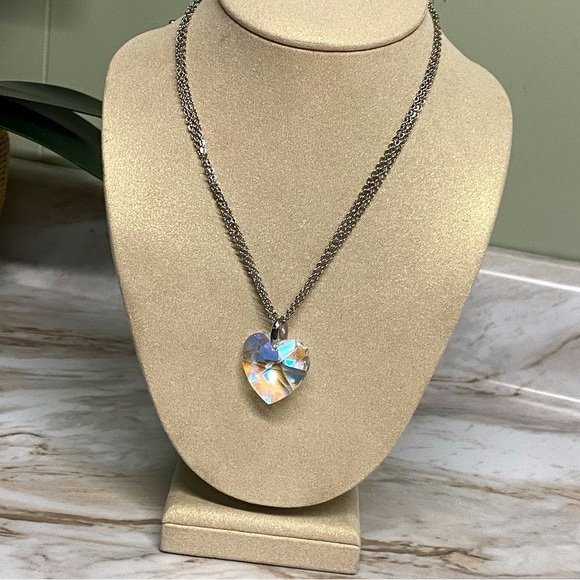 𝅺gorgeous silver tone Aurora Borealis crystal heart necklace